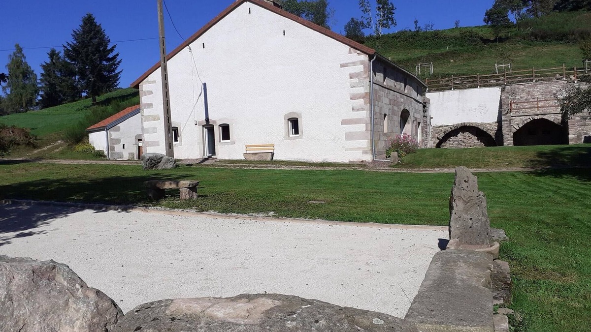 Saint-Bresson Cottage | Renovated farmhouse in the Vosges with covered terrace