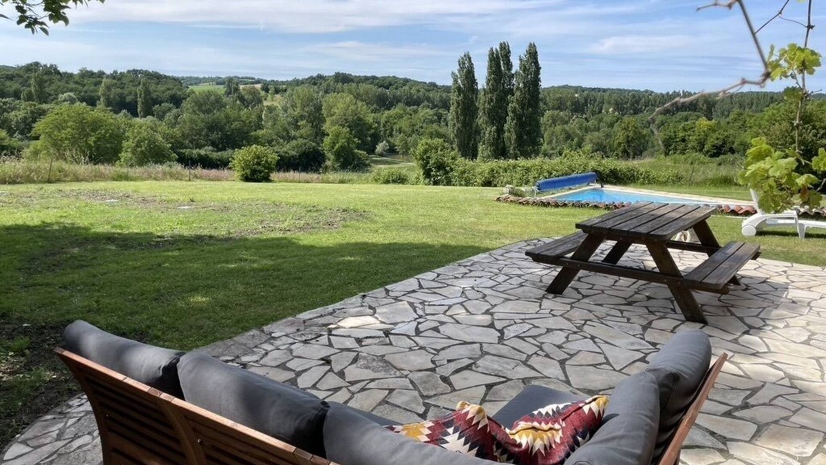 Verteillac House | Renovated farmhouse with stunning views & heated pool