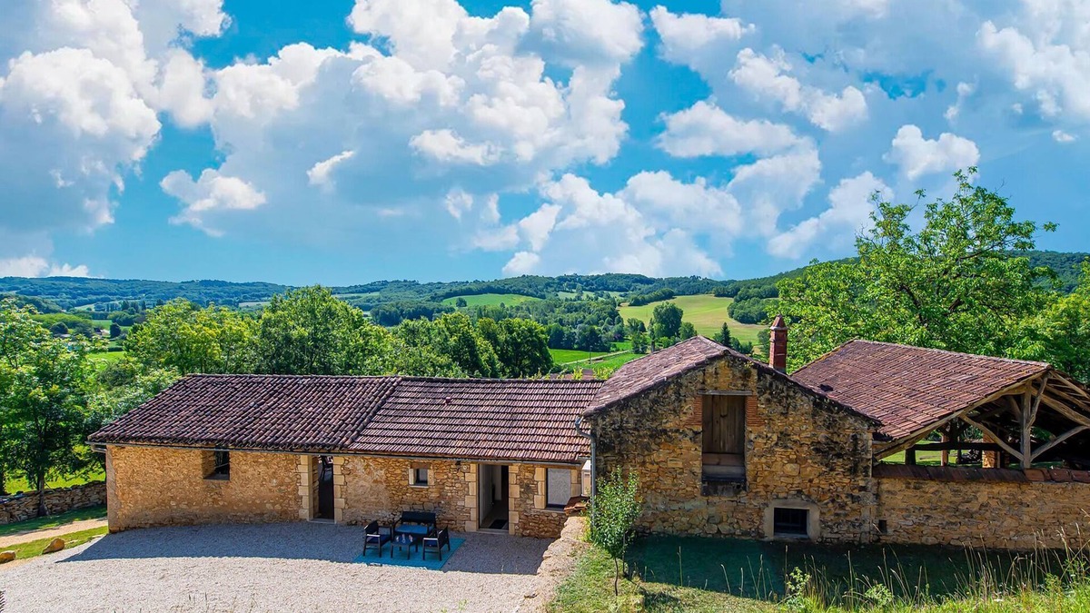 Soturac House | Renovated farmhouse in Soturac with pool
