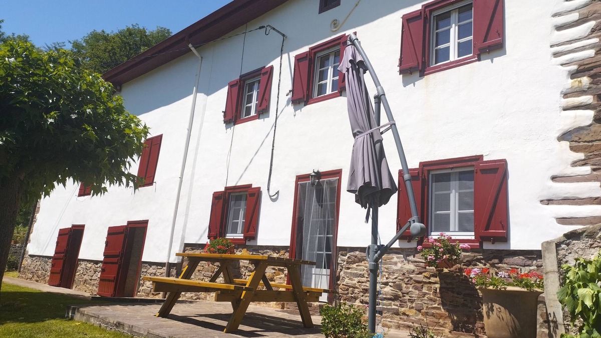 Hosta House | Renovated farmhouse - sleeps 4 to 7