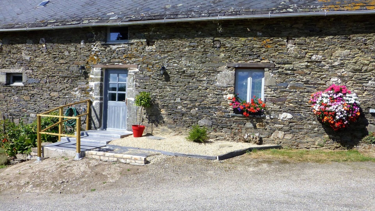 Laniscat Cottage | Renovated Cottage In Central Brittany close to the Nantes Brest canal