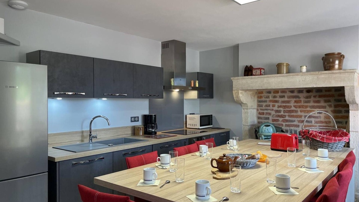 Pierrefitte-sur-Loire Cottage | Renovated cottage with garden and modern amenities in Pierrefitte-sur-Loire