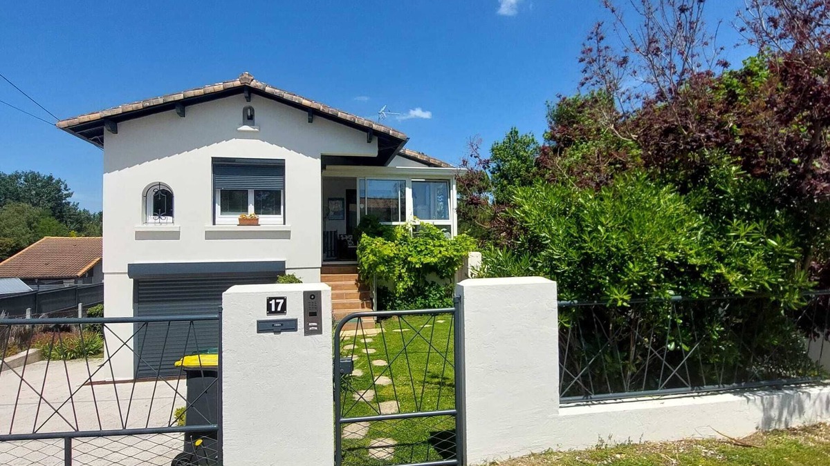 Saint-Palais-sur-Mer House | Renovated house with garden, 600 metres from Platin beach, quiet area