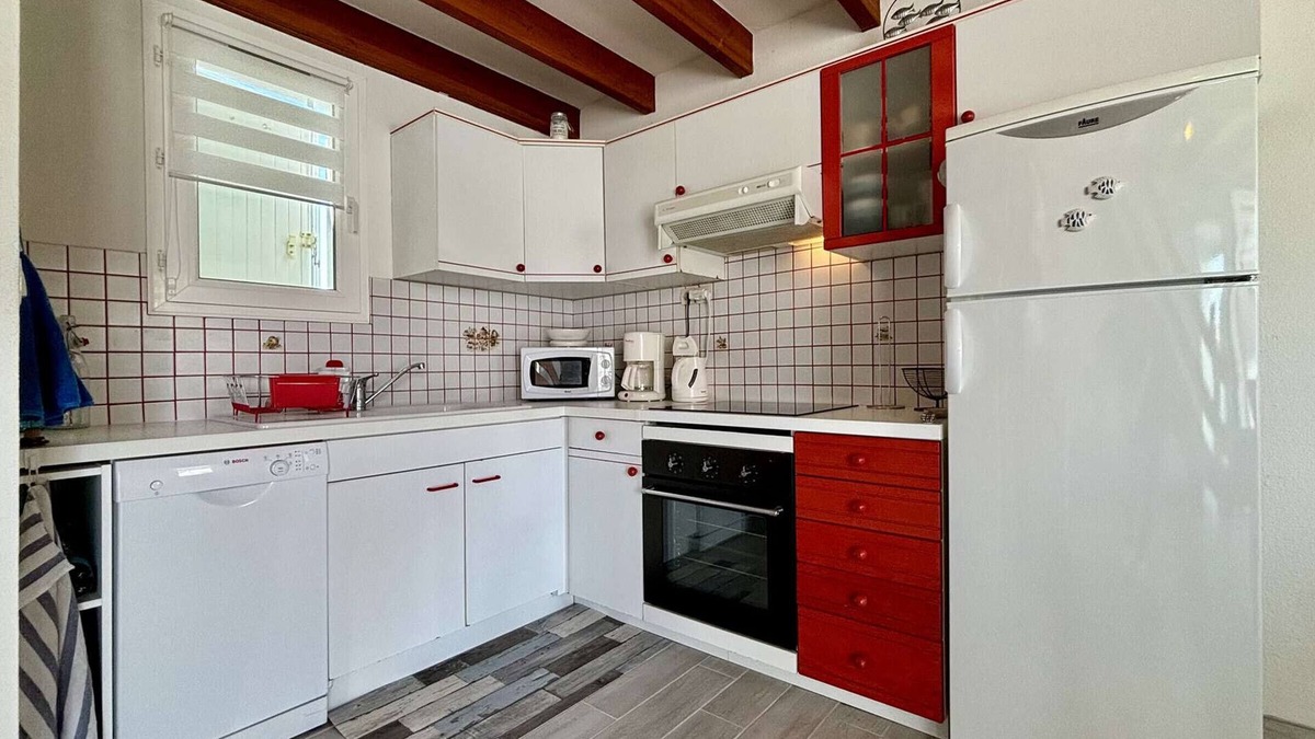 Saint-Pierre-d'Oleron House | Renovated House Near Beach in Saint-Pierre-d'Oléron – 6 Sleeps, Terrace, Parking