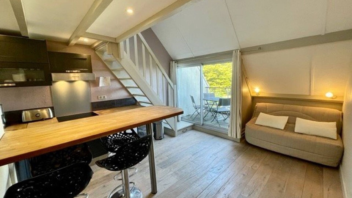 Saint-Pierre-Quiberon Apartment | Renovated mezzanine studio 32m² with balcony, parking and beach access in Saint-Pierre-Quiberon