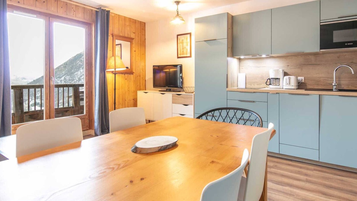 Saint-Sorlin-d'Arves Apartment | Renovated apt 4/6 ppl near the ski runs