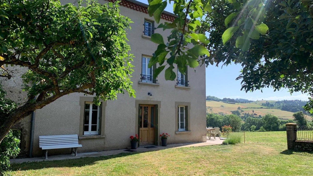 Siaugues-Sainte-Marie Cottage | Renovated country chic cottage, 6 bedrooms for 13, garden, terrace, Haute-Loire