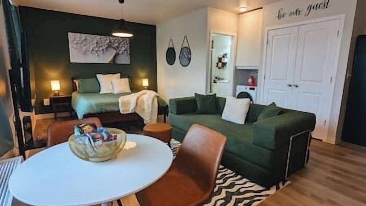 New Center Detroit Apartment | Renovated Gem: Park Free, Fast WiFi, 10m to DT