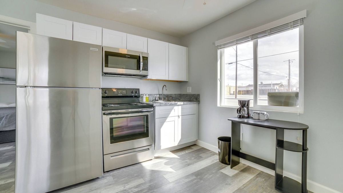Hawthorne Apartment | Renovated Hawthorne Apartment By Museums & Dining!