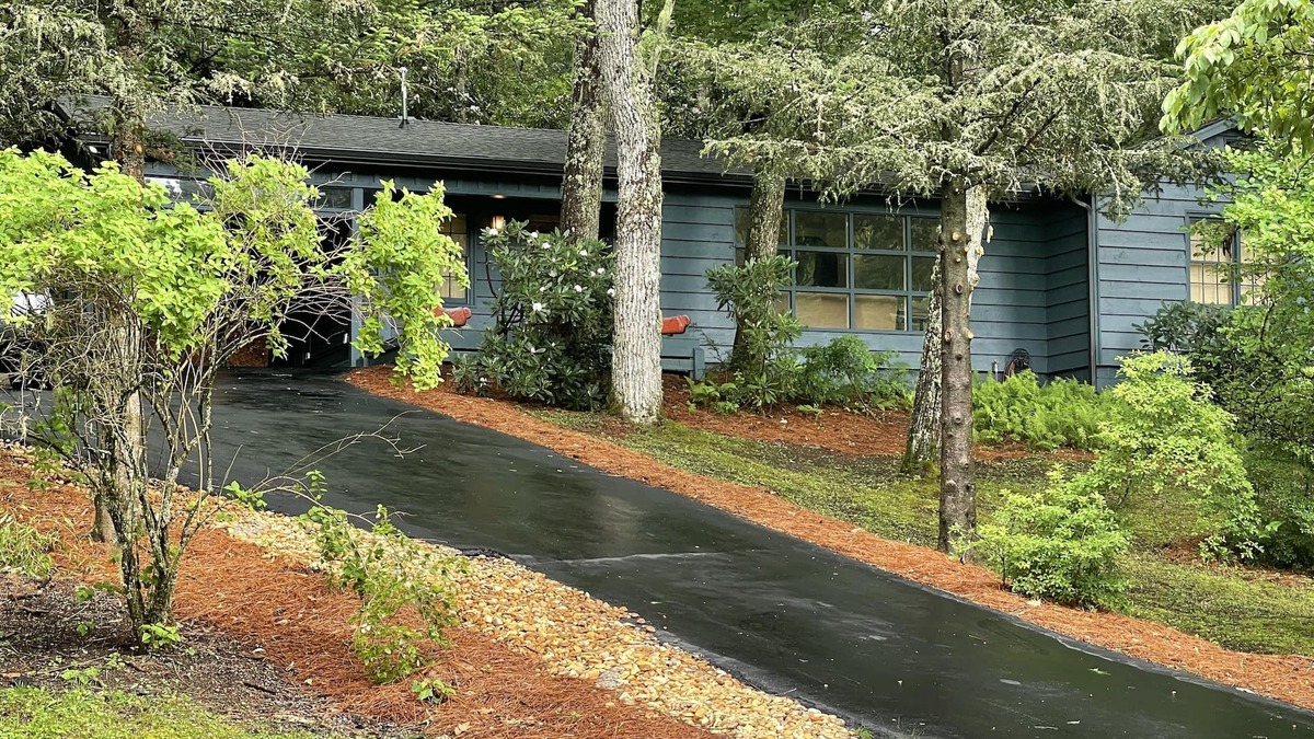 Highlands Hills Cottage | Renovated Highland’s cottage - private and 3 minutes from downtown!
