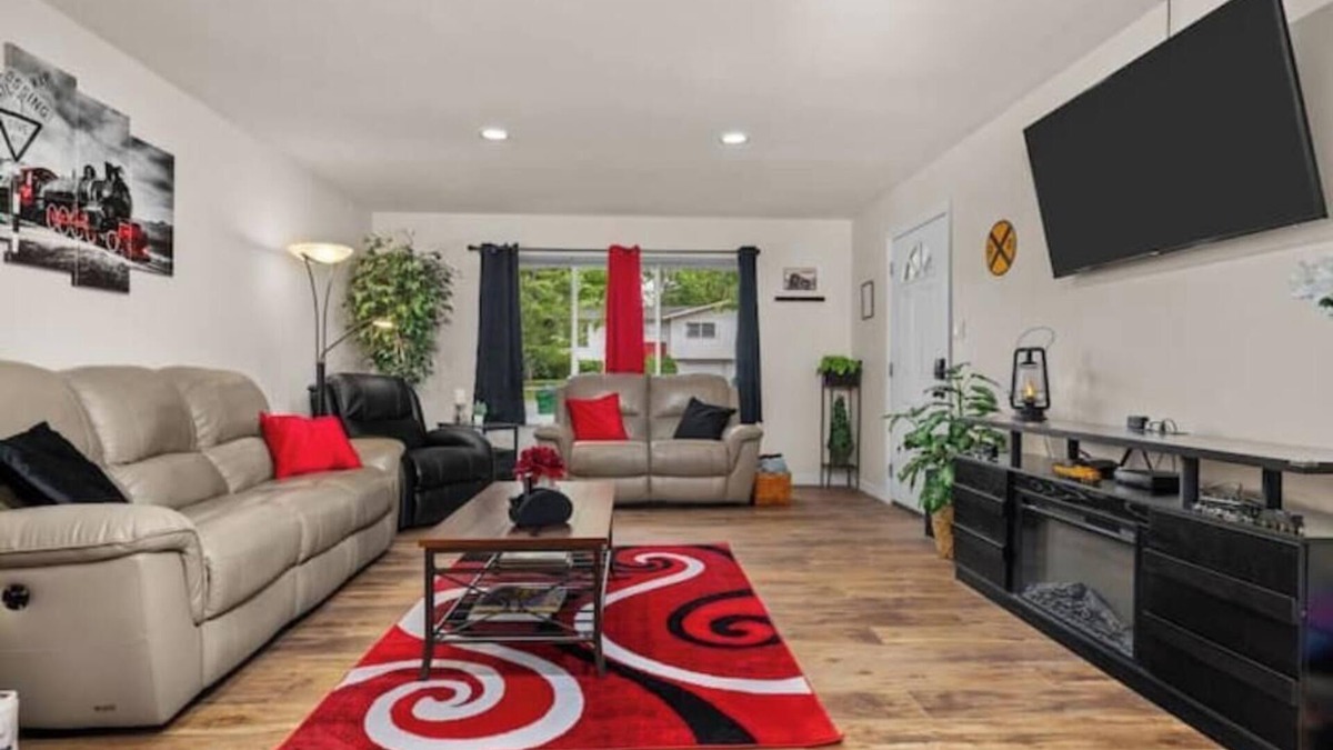 Pacific House | Renovated home near Six Flags on quiet street - Kid Friendly