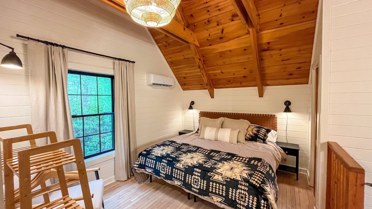 Bear Den Cabin | Renovated! Hot Tub! Cabin 1! Right off the BRPW!