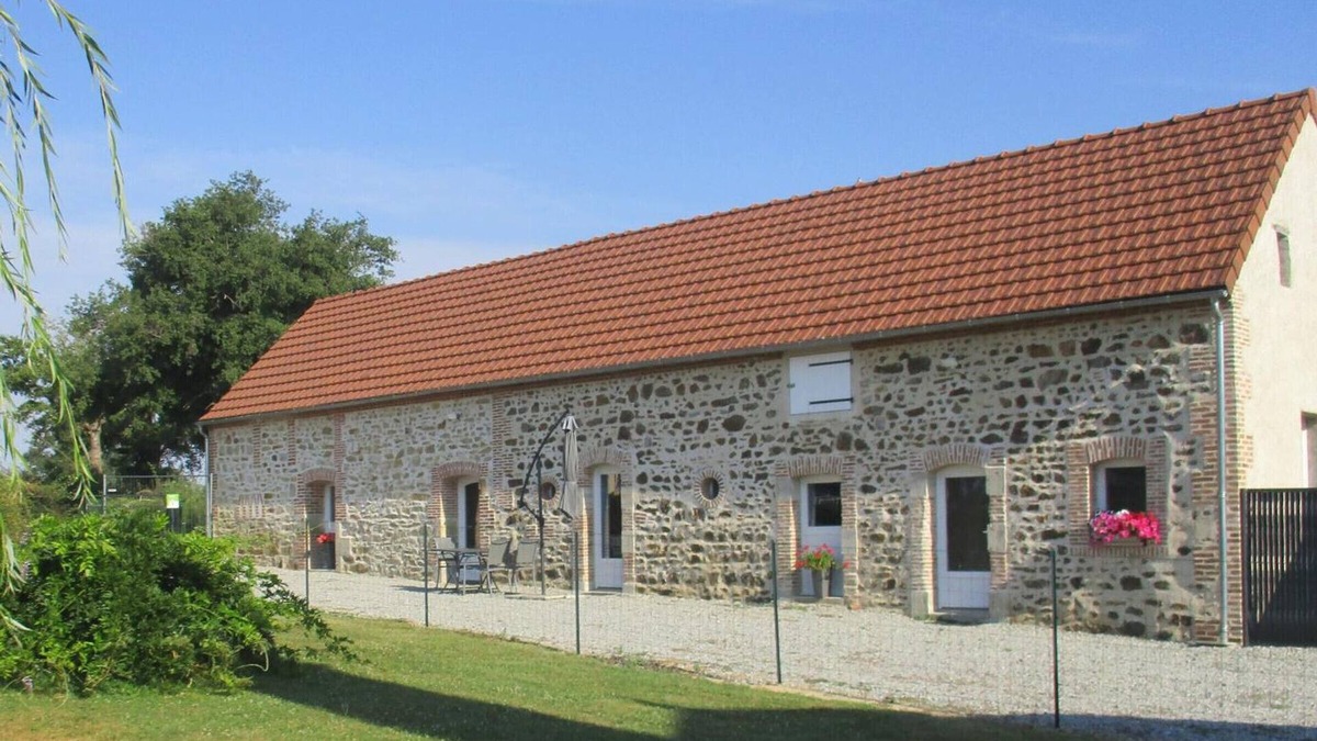 Cressanges Cottage | Renovated house for couple on farm with SPA