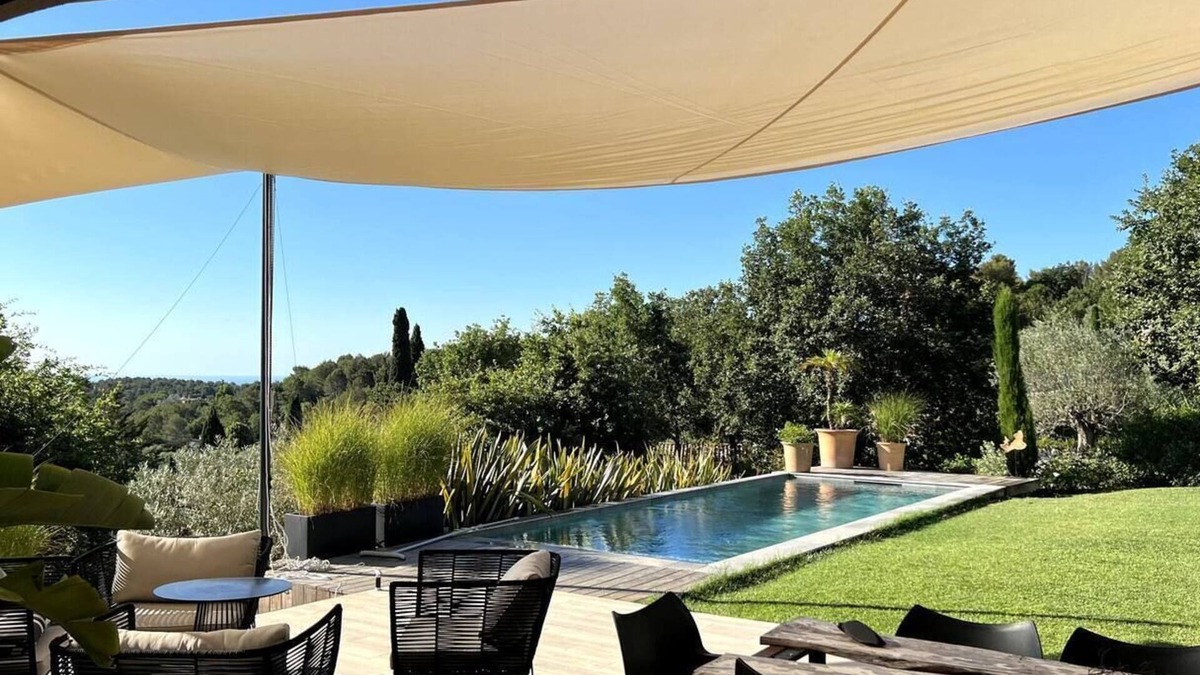 Le Rouret House | Renovated house with pool, spa and large terrace in a quiet location