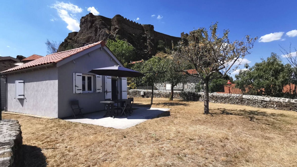 Polignac Cottage | Renovated house with large garden in Polignac