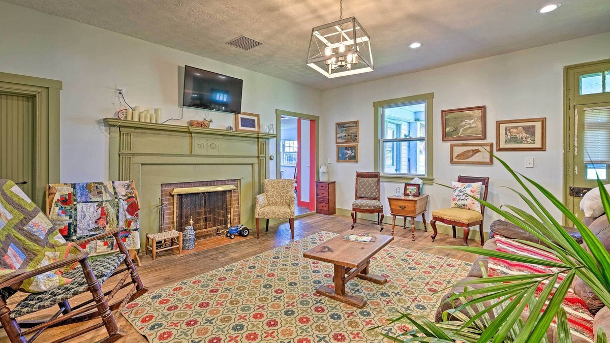 Plummers Landing House | Renovated KY Farmhouse Retreat w/Pasture Views!