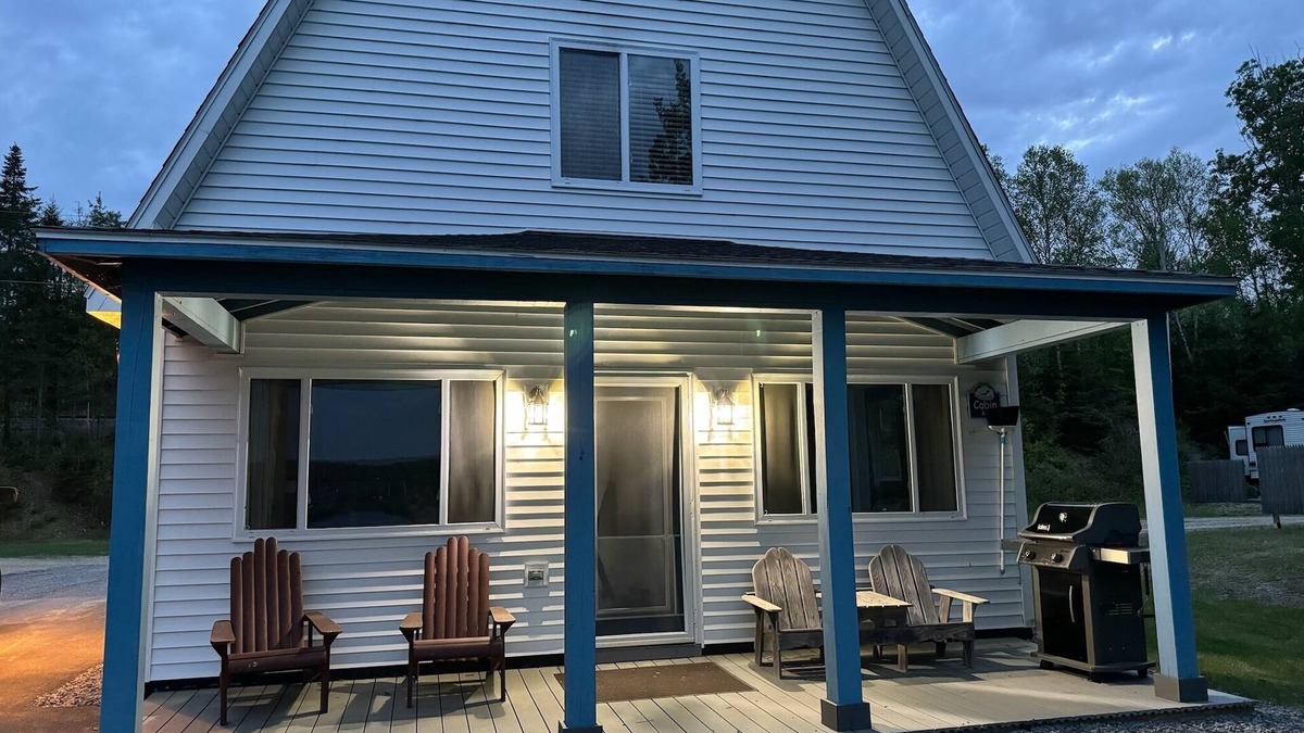 Eagle Lake Cabin | Renovated Lakefront Family-Friendly Retreat: BBQ, Kayaks, Firepit, Trails, Dock