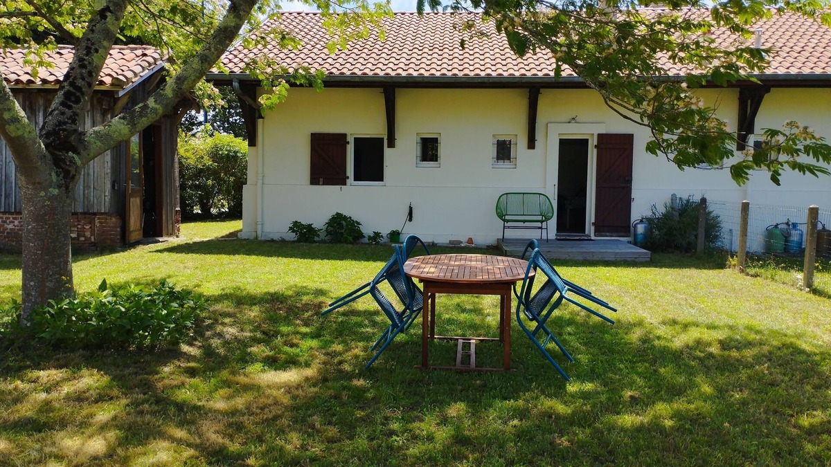 Leon House | Renovated Landaise 2 bdrms near Lake Léon