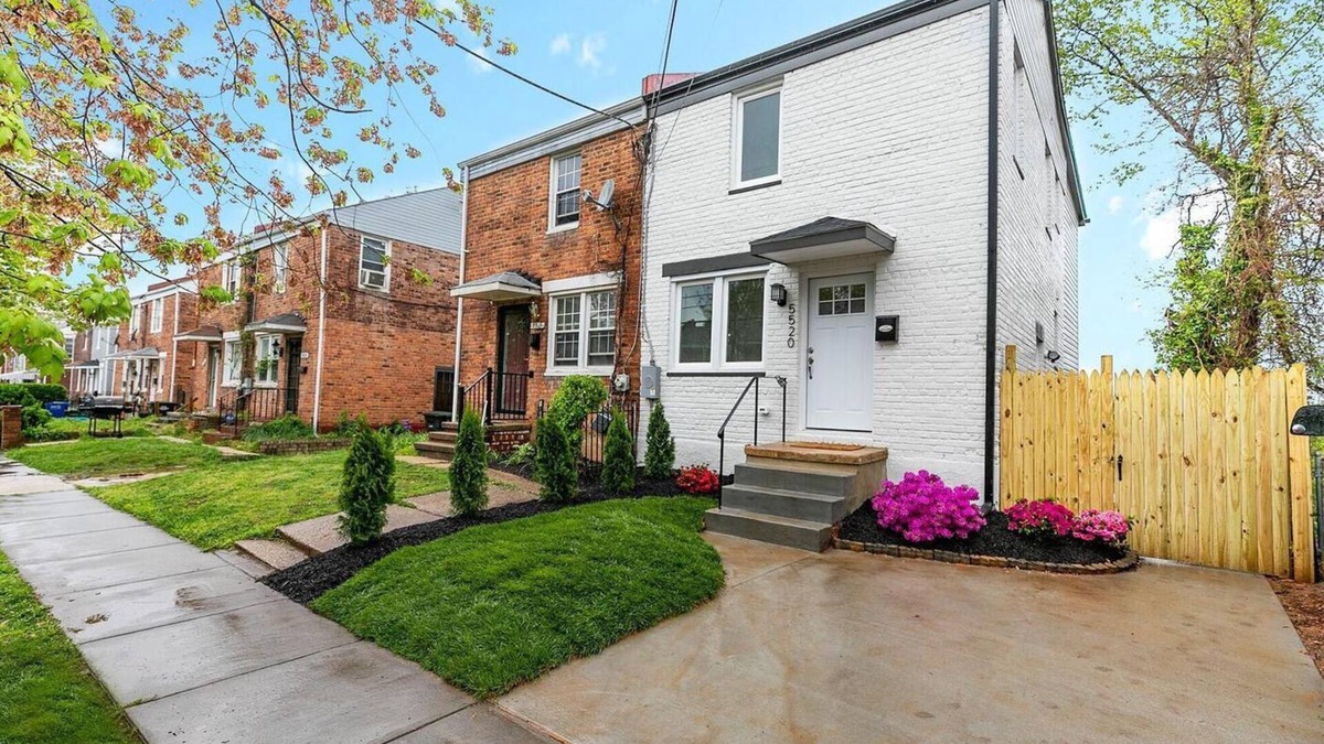 Capitol Heights House | Renovated Large Home