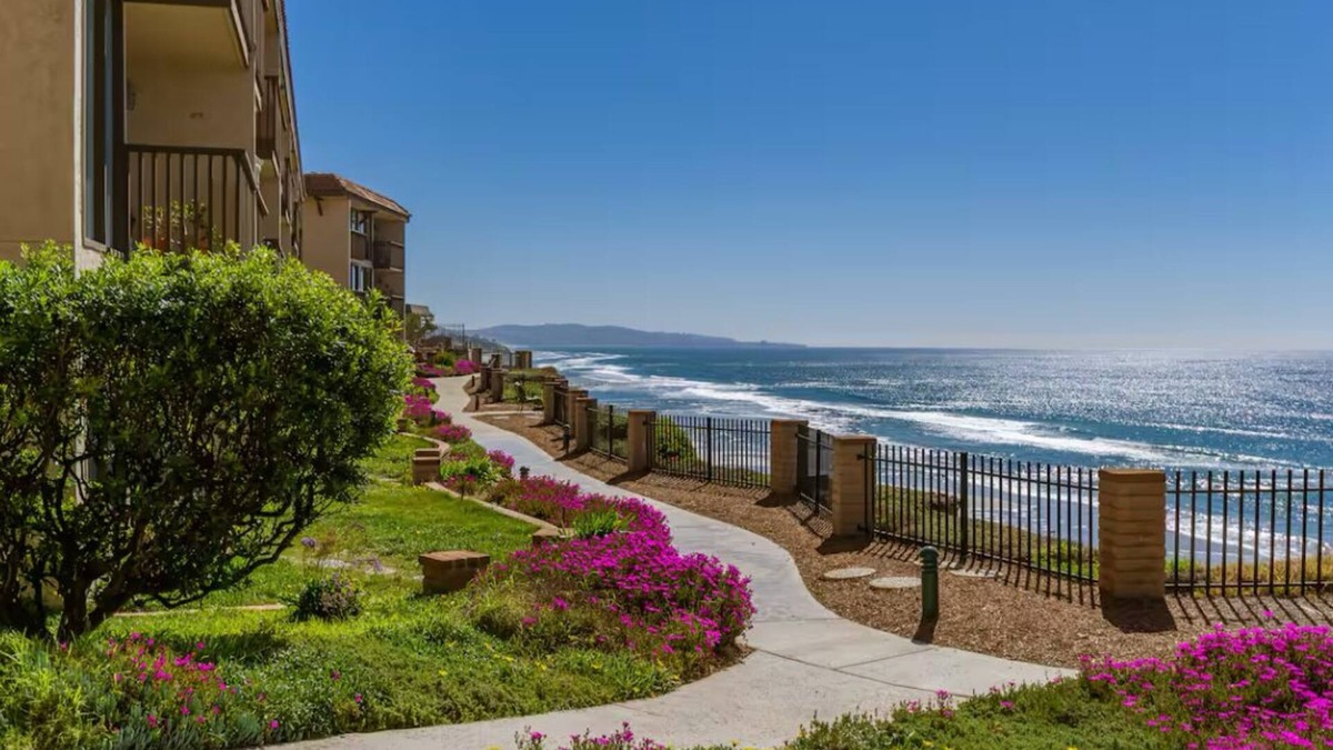 Solana Beach Condo | Renovated Lovely 2-Bedroom Condo by the Ocean