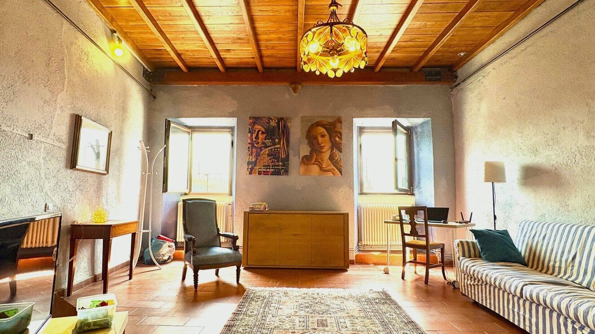 Pontremoli Apartment | Renovated medieval house with a unique view