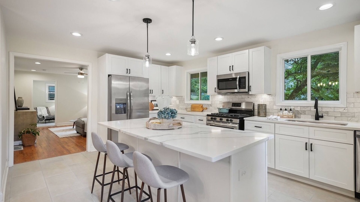 North Decatur House | Renovated, modern 4/3 with parking & chefs' kitchen
