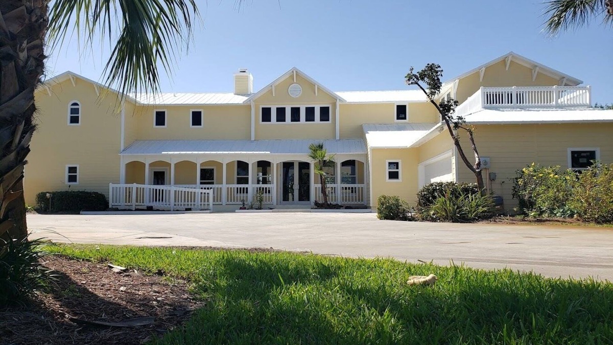 Fort Pierce Shores House | Renovated Spacious Beach House-Steps from the Beach!