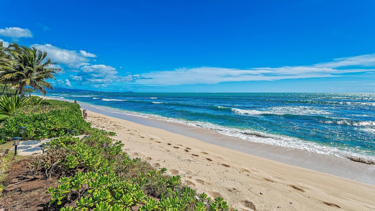 Ewa House | Renovated Steps to the Beach Cottage in Ewa Beach Serene Home w/Full Kitchen