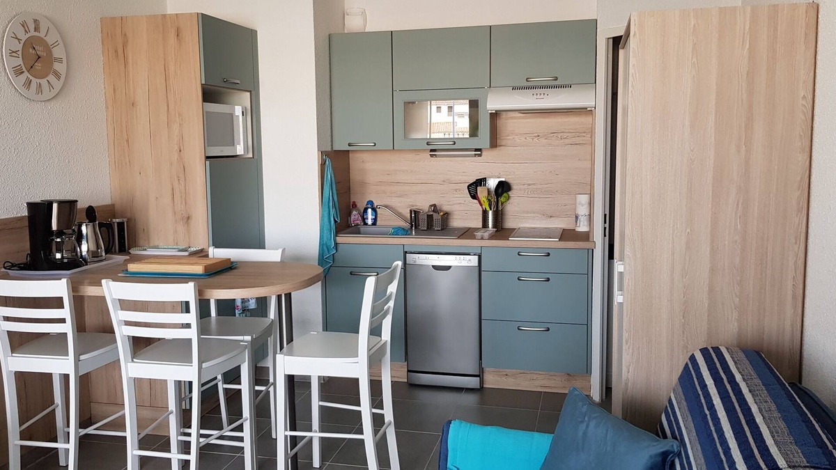 Cap d'Agde Apartment | Renovated studio cabin 4p/swimming pool/parking before port