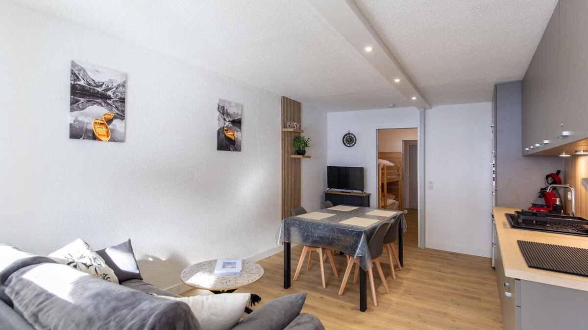 La Mongie Apartment | Renovated studio for 6, south loggia, near slopes, modern amenities