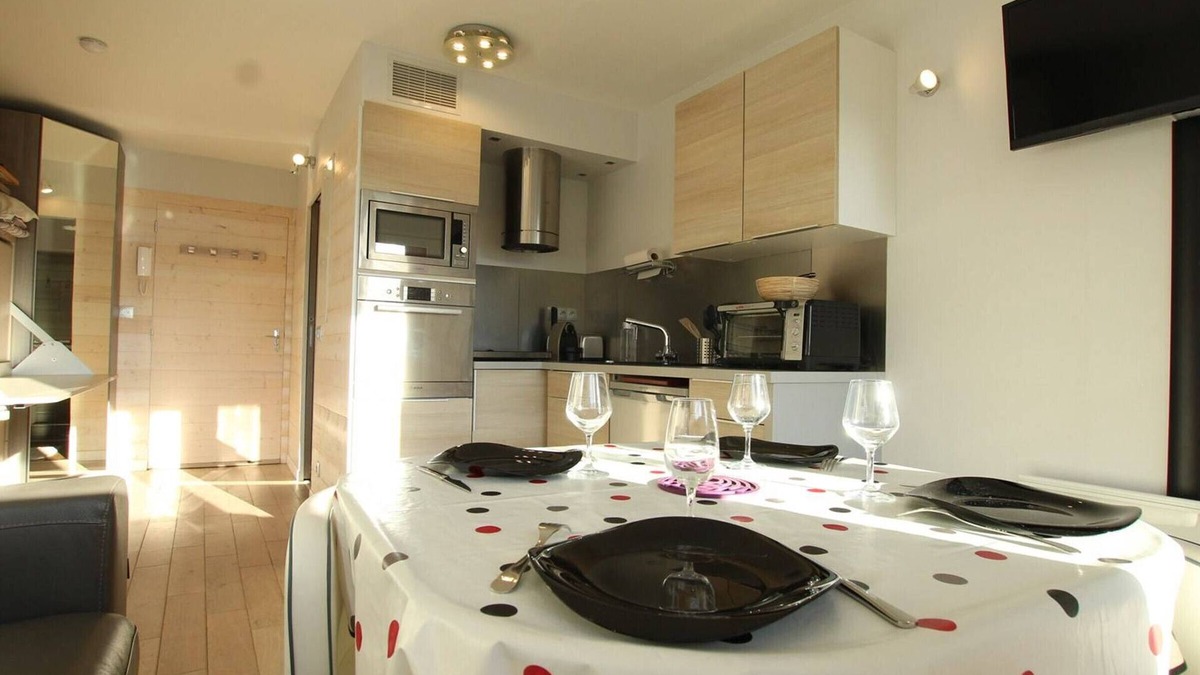 Saint-Chaffrey Apartment | Renovated studio for 4 in Saint-Chaffrey with balcony, 3-star rated