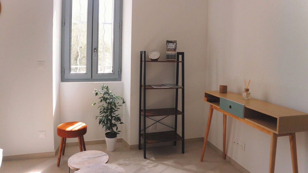 Suze-la-Rousse Apartment | Renovated T2 apartment in the heart of Suze-la-Rousse