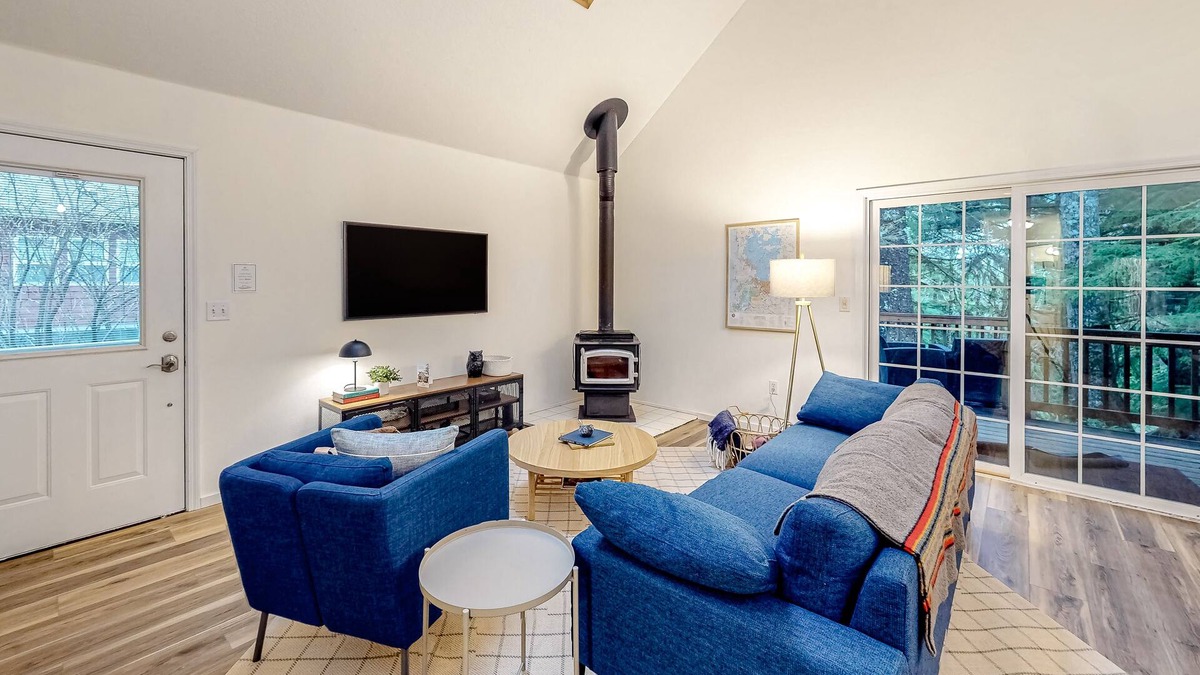 Cape Meares House | Renovated, three-story home by the beach with a furnished deck & washer/dryer