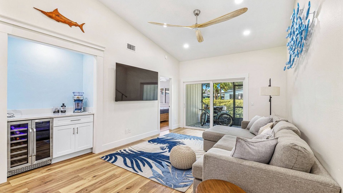 New Smyrna Beach Condo | Renovated Venetian Villas Corner Retreat with Pool, Patio, Close to Beach and Town