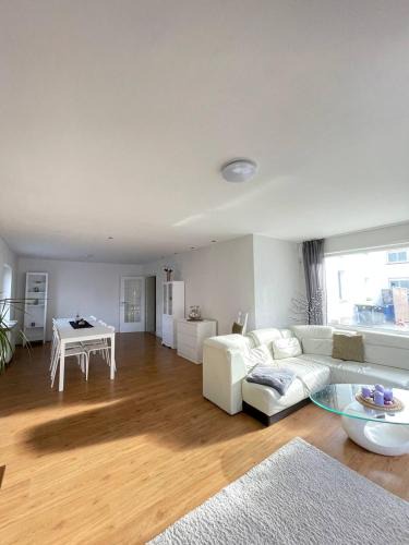 Ochtendung Apartment | Renoviertes Haus in Ochtendung im Altbau-Flair für 10 Personen!