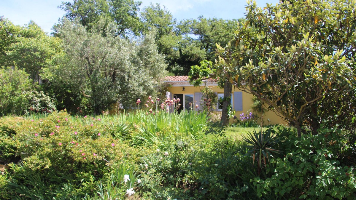 Cabrieres-dʼAigues Cottage | Rent a gite at the foot of the Luberon mountain
