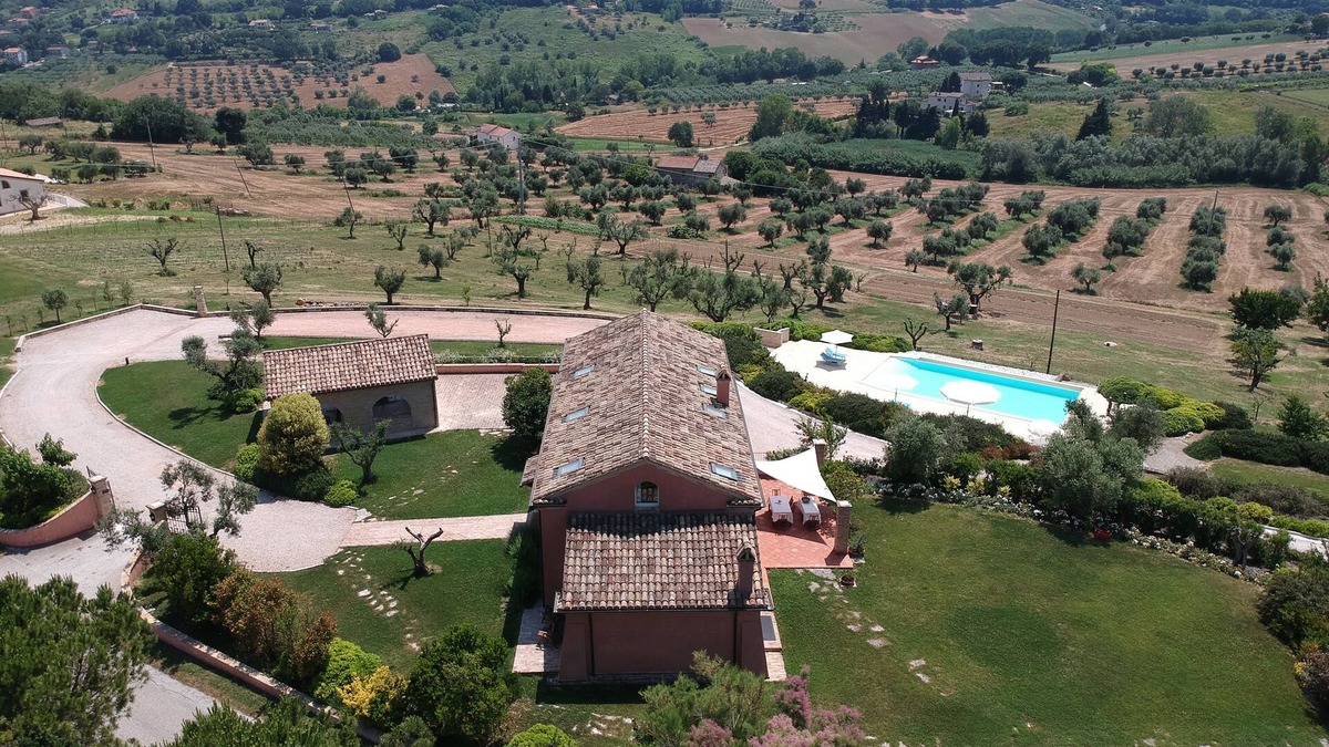 Civitanova Marche Villa | Rent exclusive Villa Nontiscordar with pool in Marche