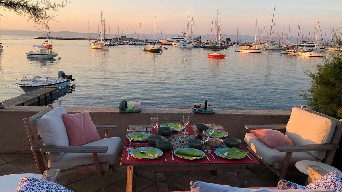 Porquerolles House | Rent house on the island of Porquerolles with exceptional location 6 sleeps