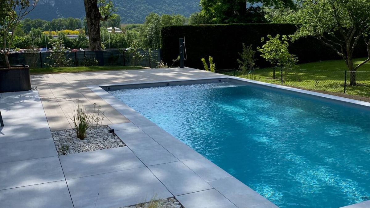 Seynod House | Rent large house 5 bedrooms 8 sleeps Annecy swimming pool