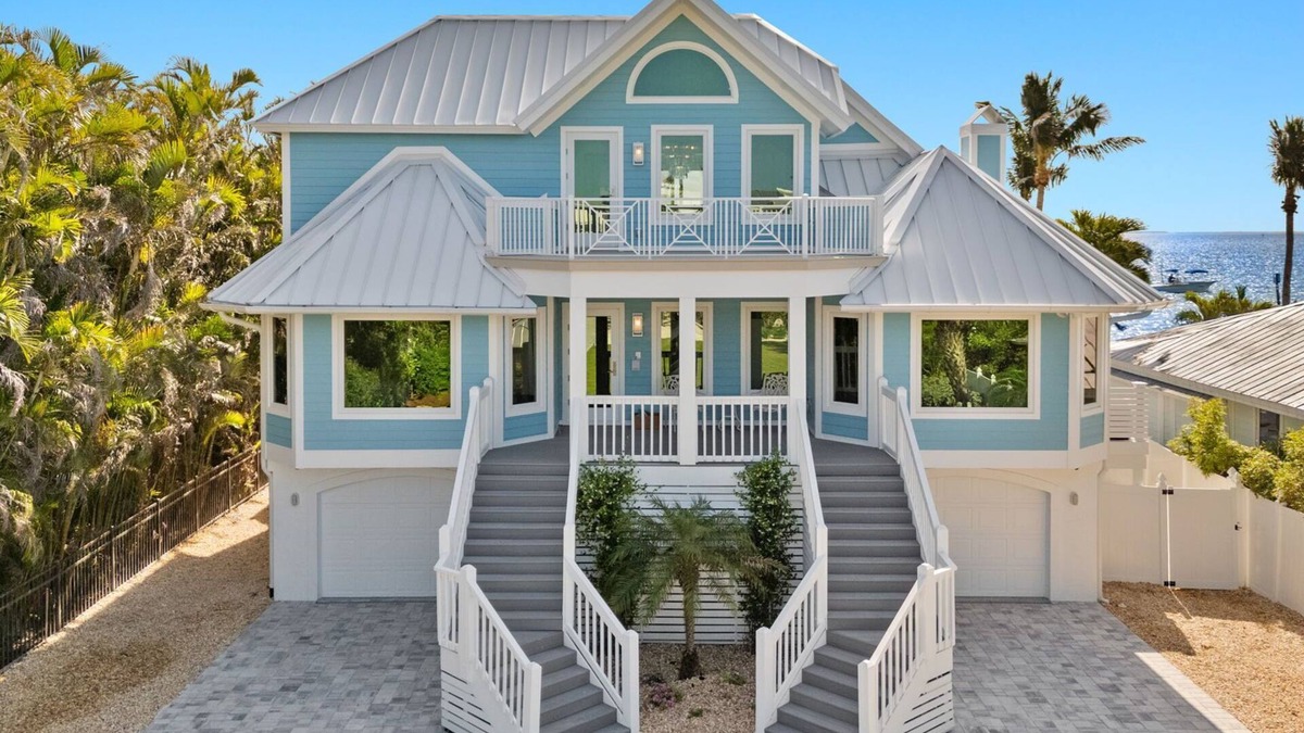 Captiva House | RENT NOW! NEW, WATERFRONT HOME, IN VILLAGE, POOL, HOT TUB, DOCK, PUTTING GREEN!