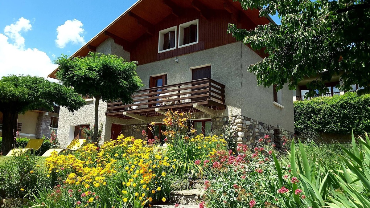 Guillestre Apartment | Rental Guillestre ground floor chalet 4 pers, beautiful south-facing view.