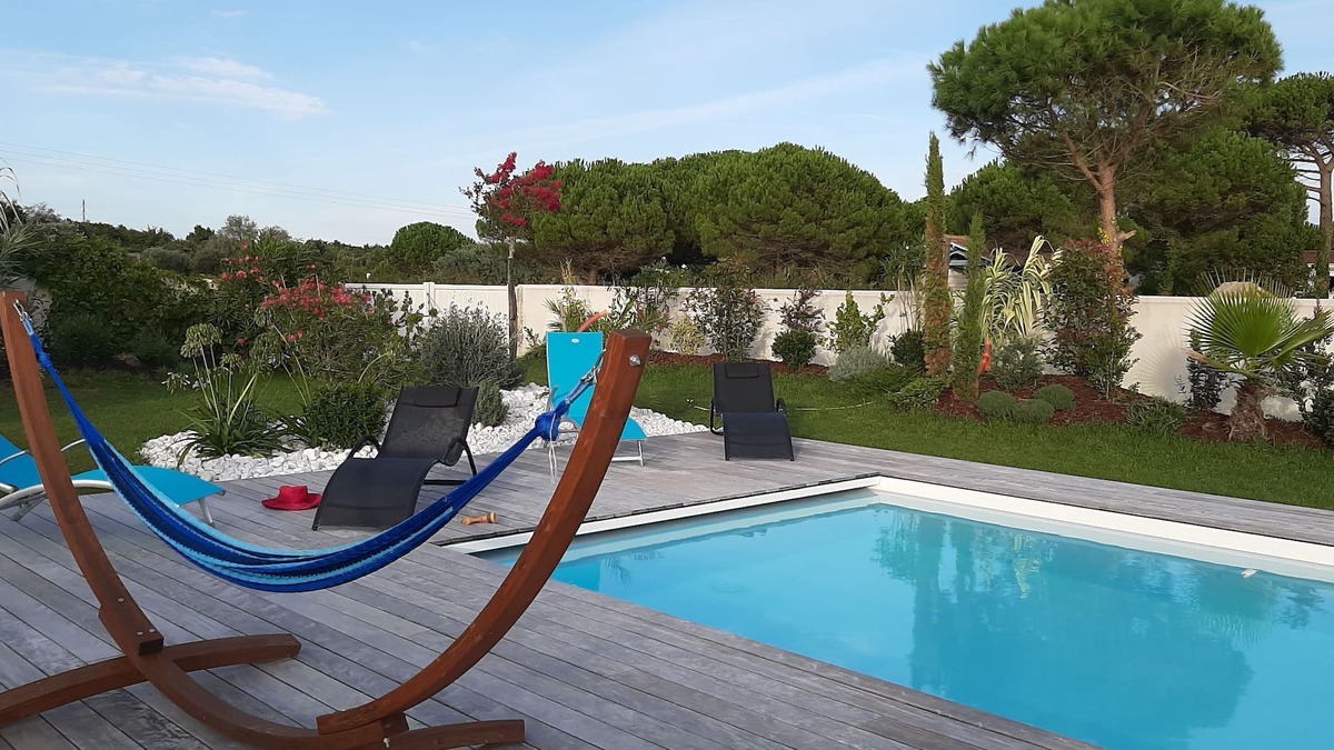 La Remigeasse House | Rental house with pool 10 pers 15 min walk beach perroche