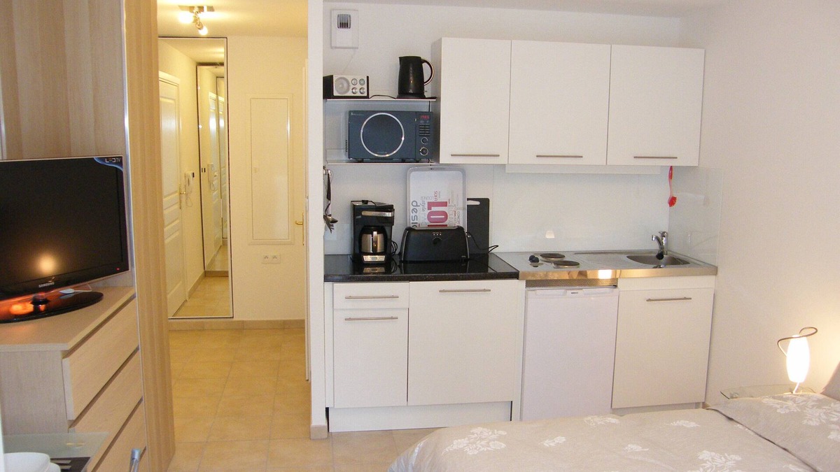 Obernai Apartment | Rental studio 02 holiday rental obernai in alsace view on small forest