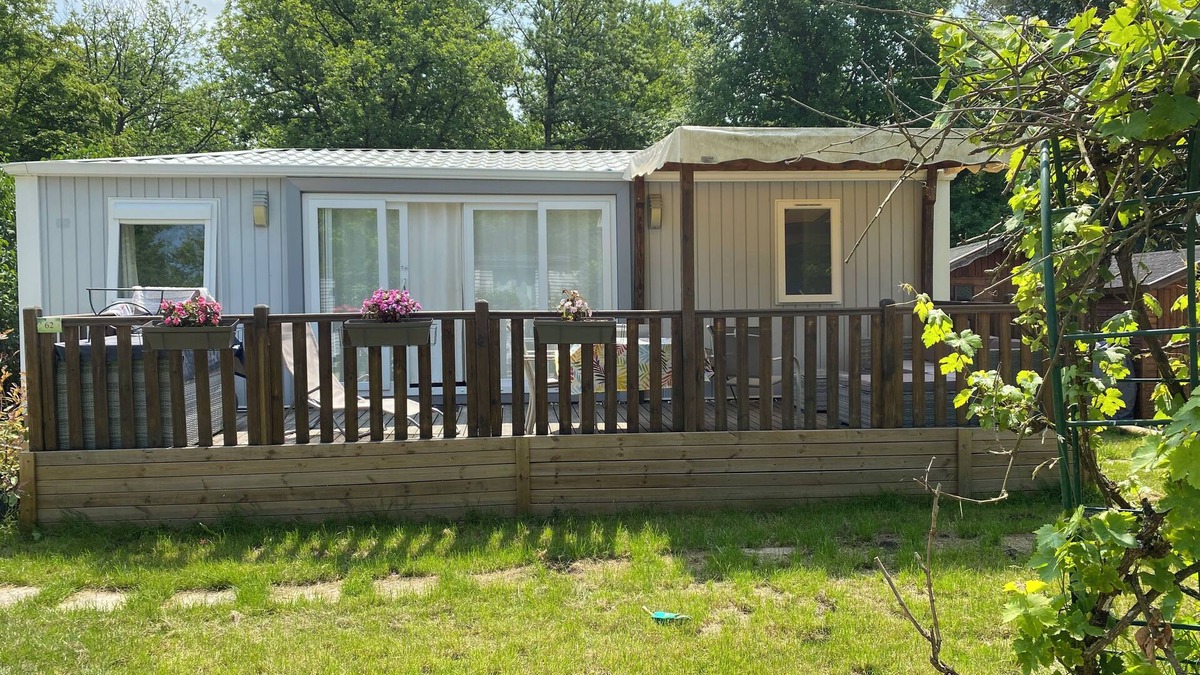 Nibelle House | Rented 2-bedroom mobile home Heated indoor pool, tennis court, children's playground, wooded area