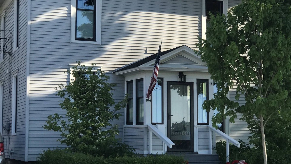 Charlevoix Apartment | RENTING FOR SUMMER NOW. DOWNTOWN 1 BLOCK TO HARBOR