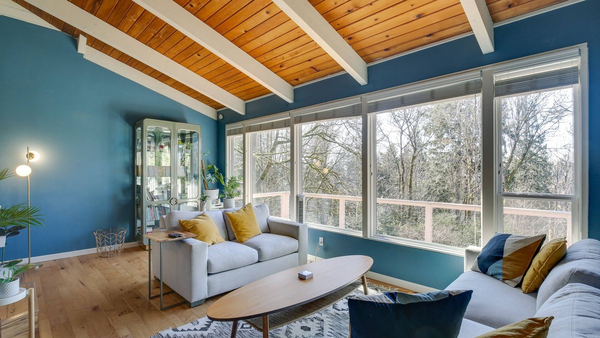 East Renton Highlands House | Renton Home w/Fire Pit & Nearby Lake Access!