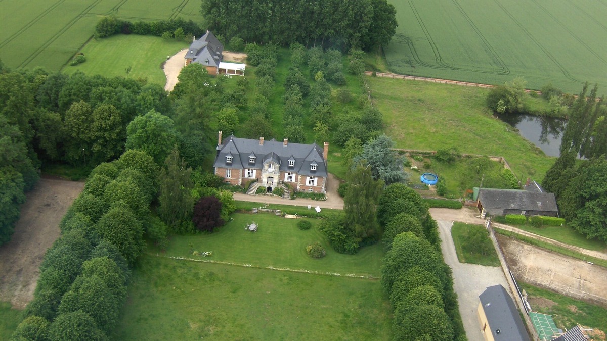 Saint-Eloi-de-Fourques Cottage | rents a cottage in the Manor Park Hermos