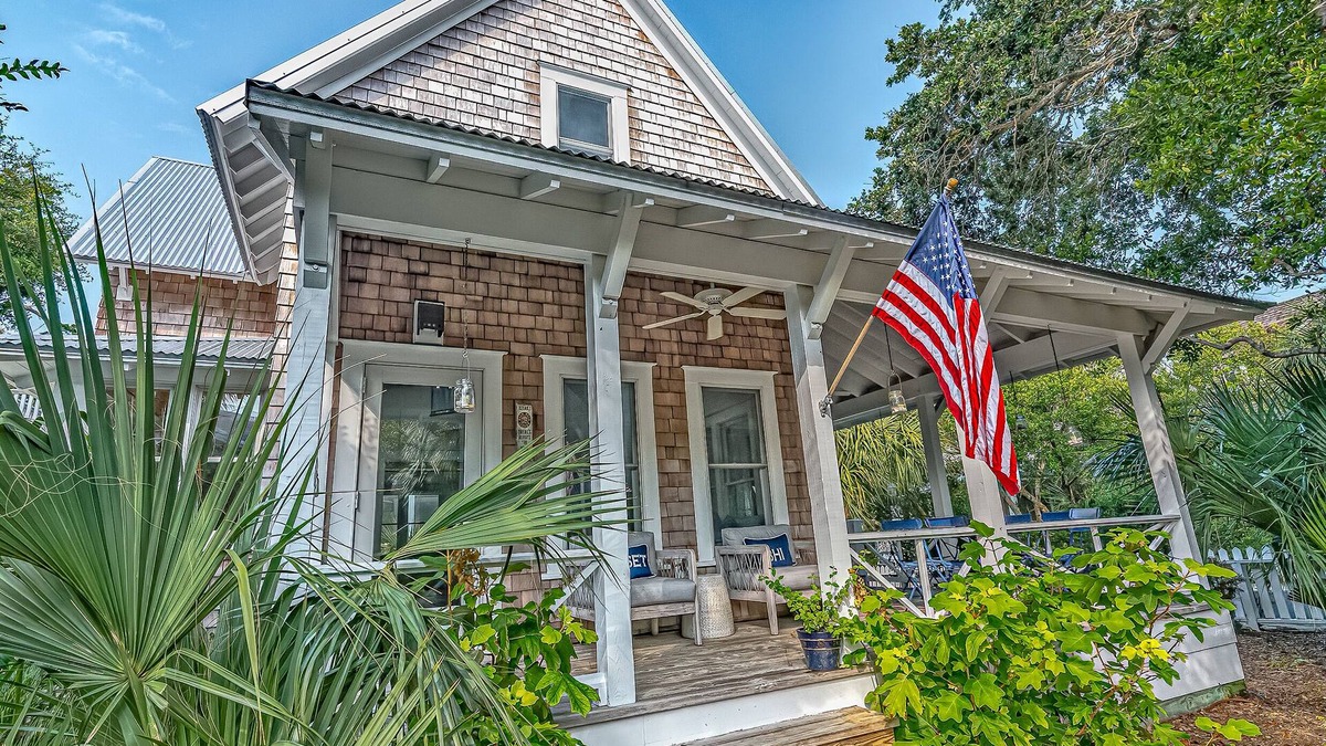 Cape Fear Station House | Reset on BHI - Cape Fear Station "Cottage of the Year" Sleeps 6 BHI/Shoals