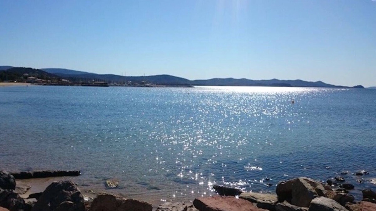 Miramar House | RESIDENCE BEACH FACING THE ISLANDS OF HYERES