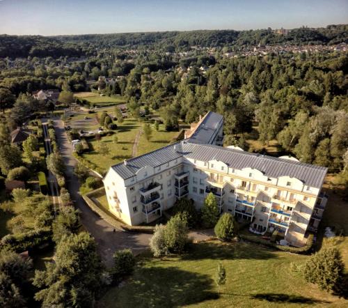 Chevreuse Apartment | Residence Hotel Les Ducs De Chevreuse avec Hébergement, Repas & PDJ, Séminaire, Bureau & Parking